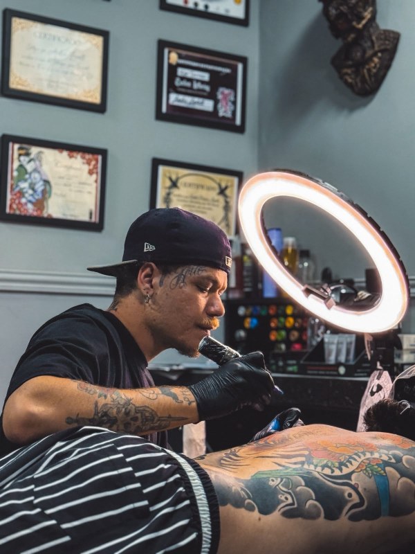 André Lavall — Tatuador no Studio Vidal